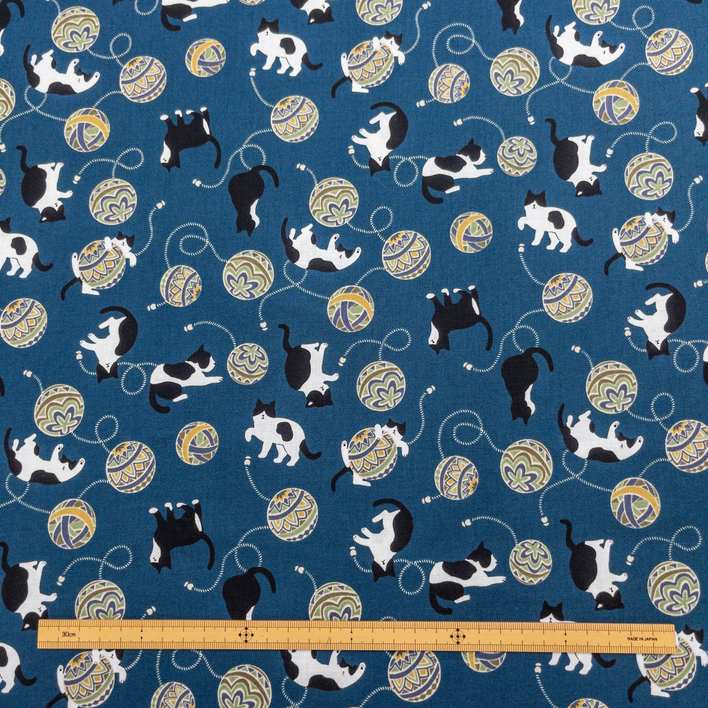 Japan | japanese playing ball's cat 和風波波球貓貓 | cotton printed sheeting 純棉