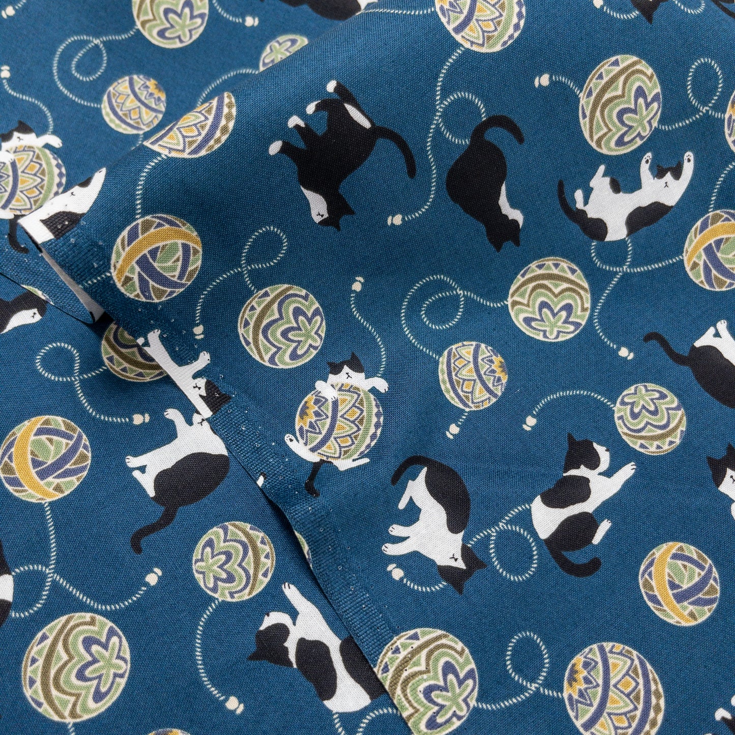 Japan | japanese playing ball's cat 和風波波球貓貓 | cotton printed sheeting 純棉