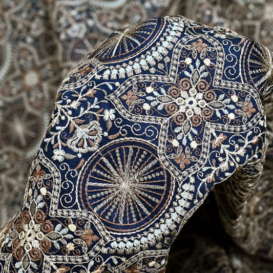 India | halo embroidered fabric 花輪刺繡布