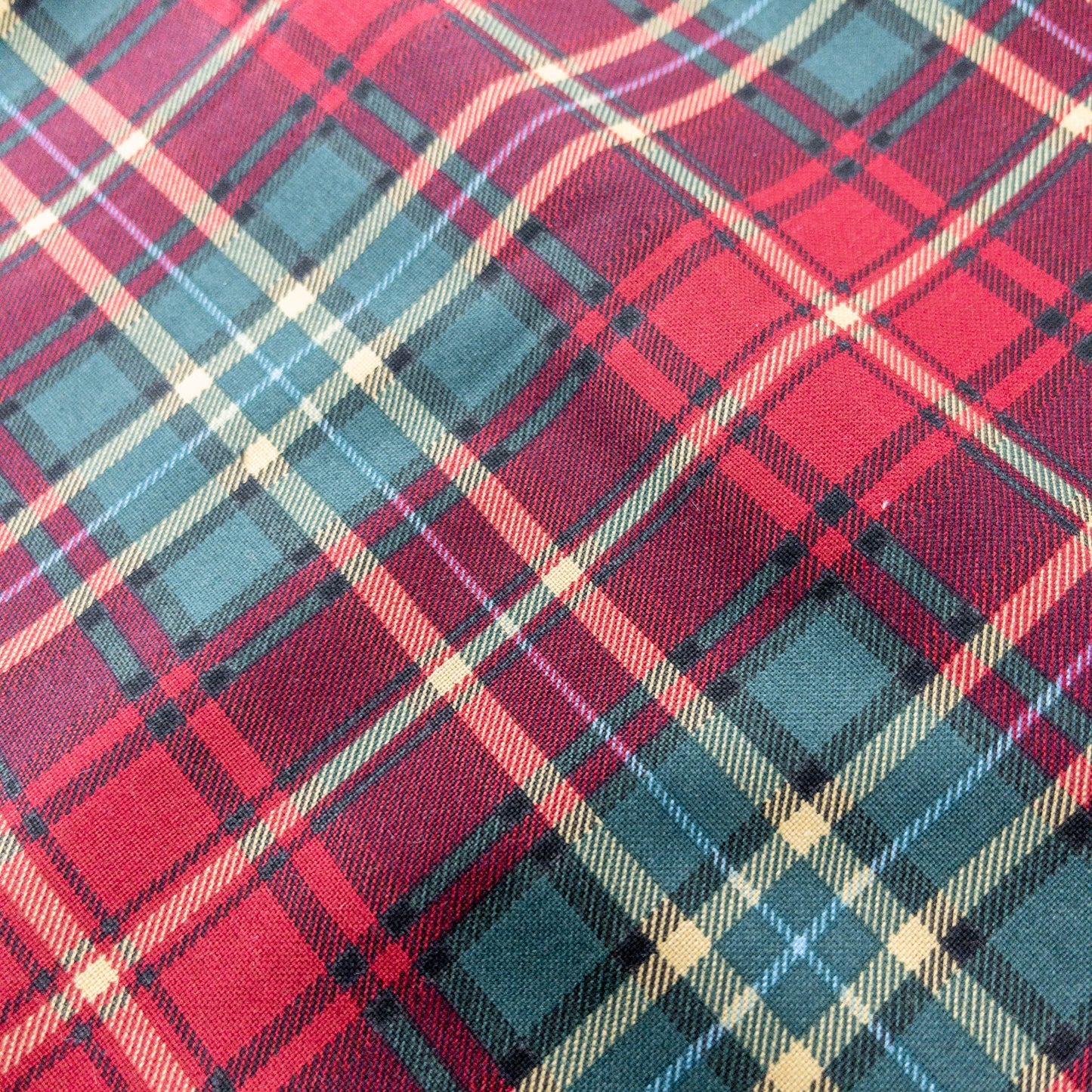 Korea | simple checkered pattern 聖誕 紅綠簡單線條格仔 格子 方格圖案 | cotton printed oxford 純棉