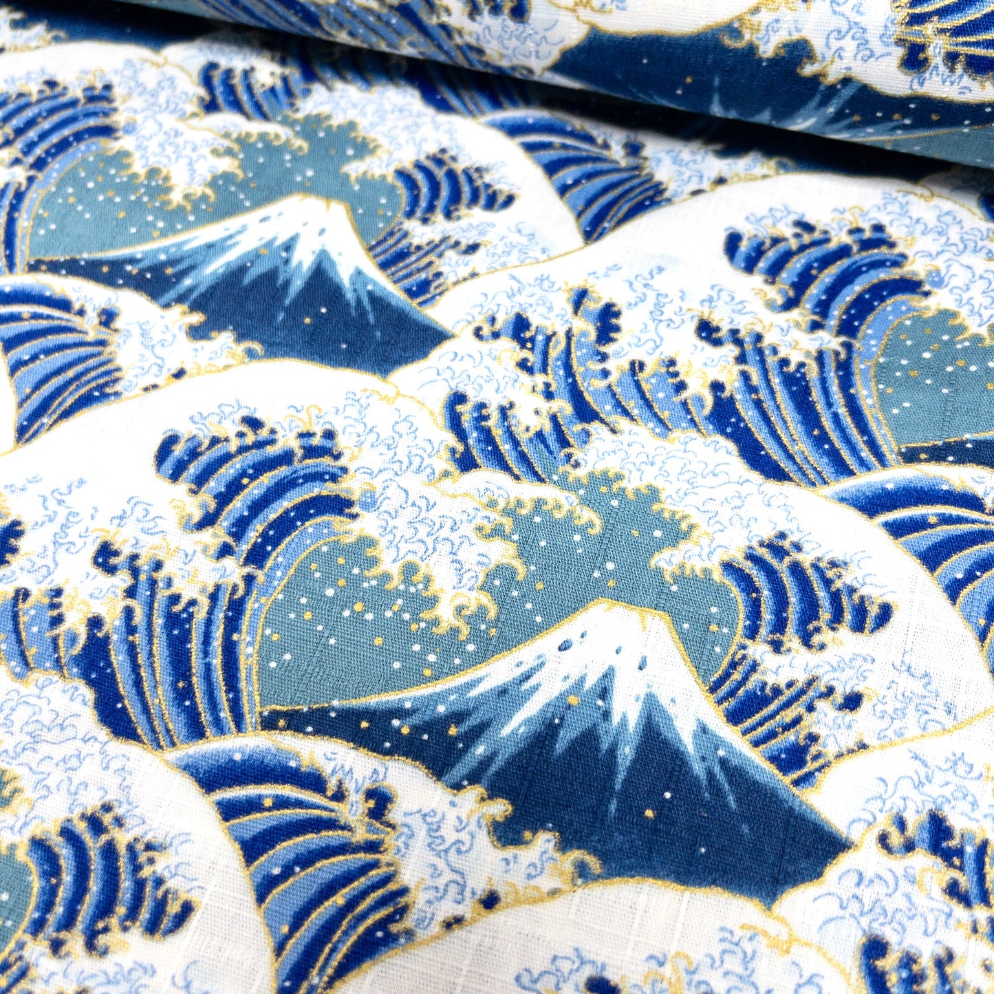 Japan | japanese bronzing fujisan the great wave off kanagawa 燙金富士山神奈川沖浪裏 | cotton shantung 竹節棉