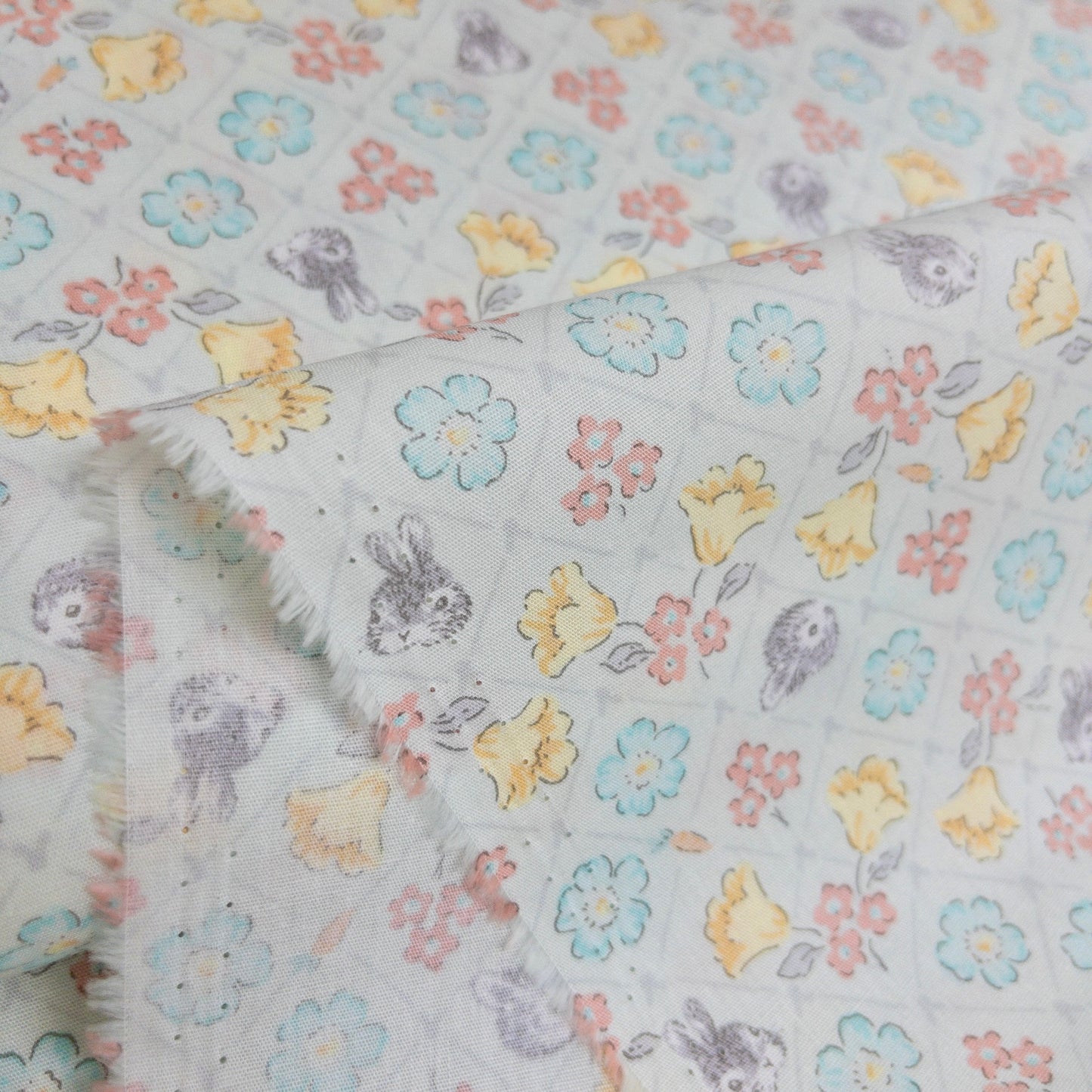 Japan | flowers and rabbit 小灰兔與花朵 | cotton printed broad 純棉