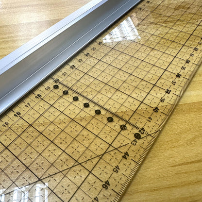 rotary cutter and ruler 布料及皮革切割尺 62x12cm