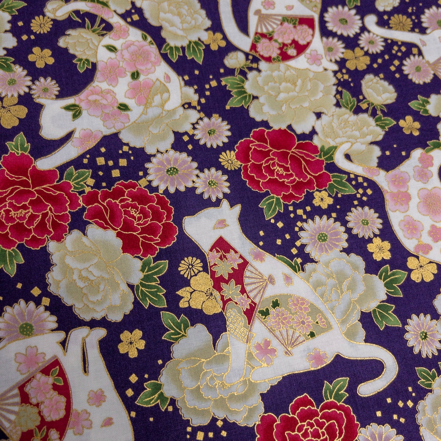 Quilt Gate | bronzing white cats floral 燙金白貓花朵 | cotton printed sheeting 純棉