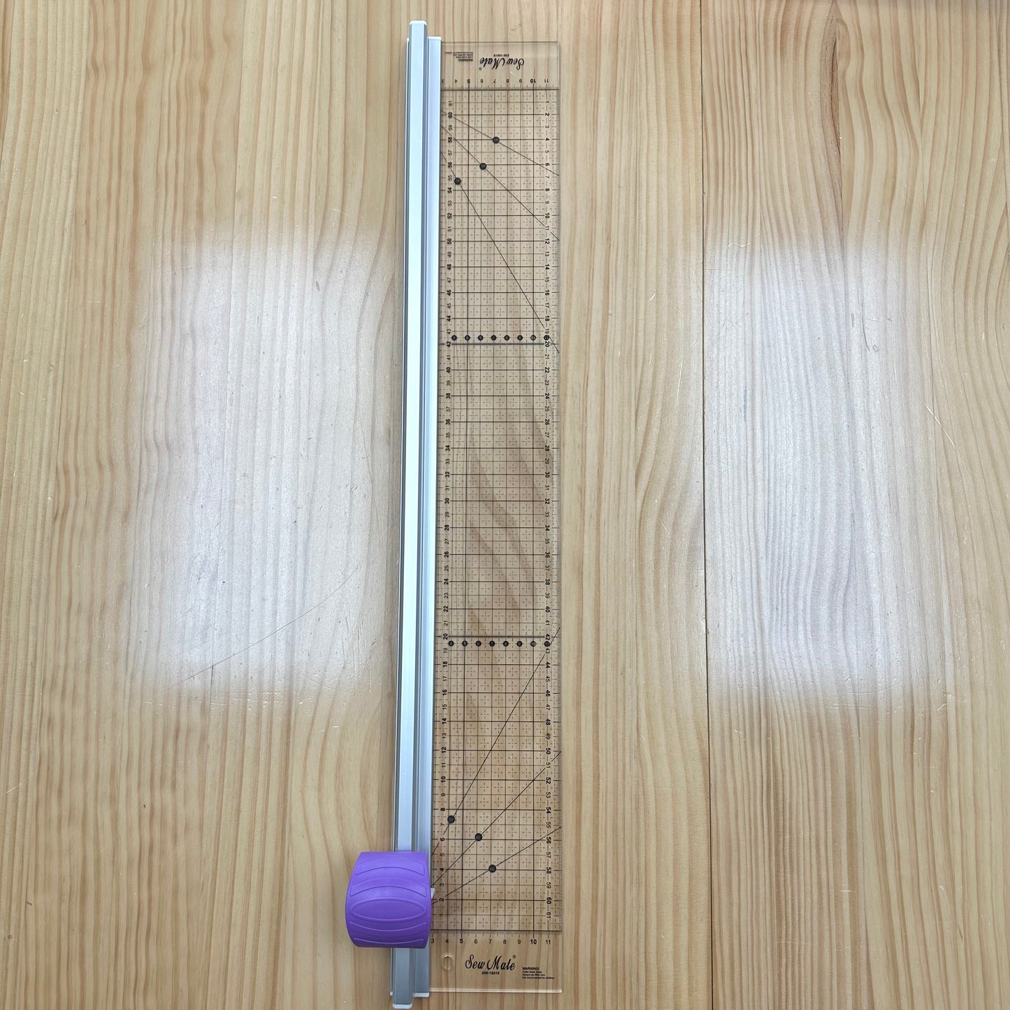 rotary cutter and ruler 布料及皮革切割尺 62x12cm