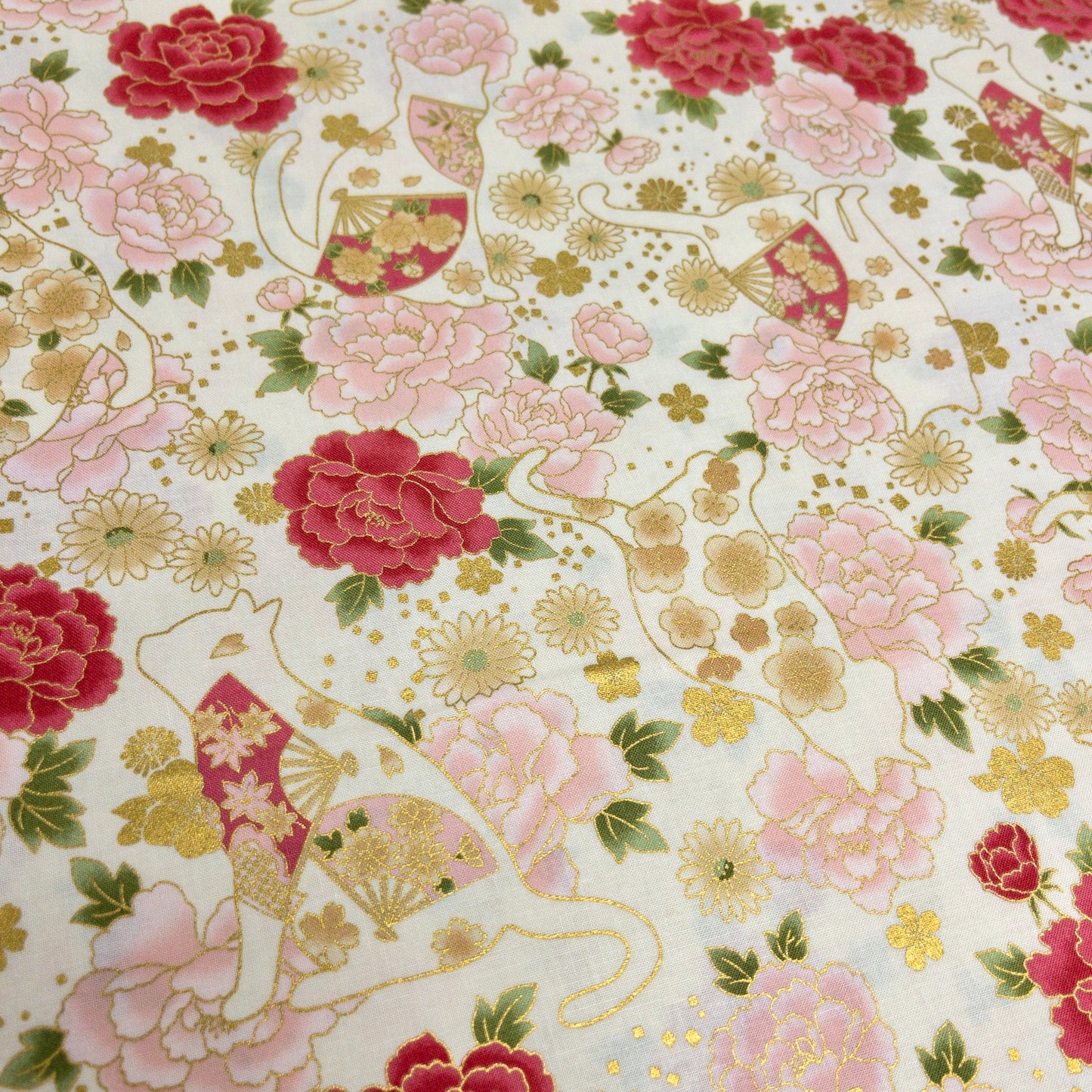 Quilt Gate | bronzing white cats floral 燙金白貓花朵 | cotton printed sheeting 純棉