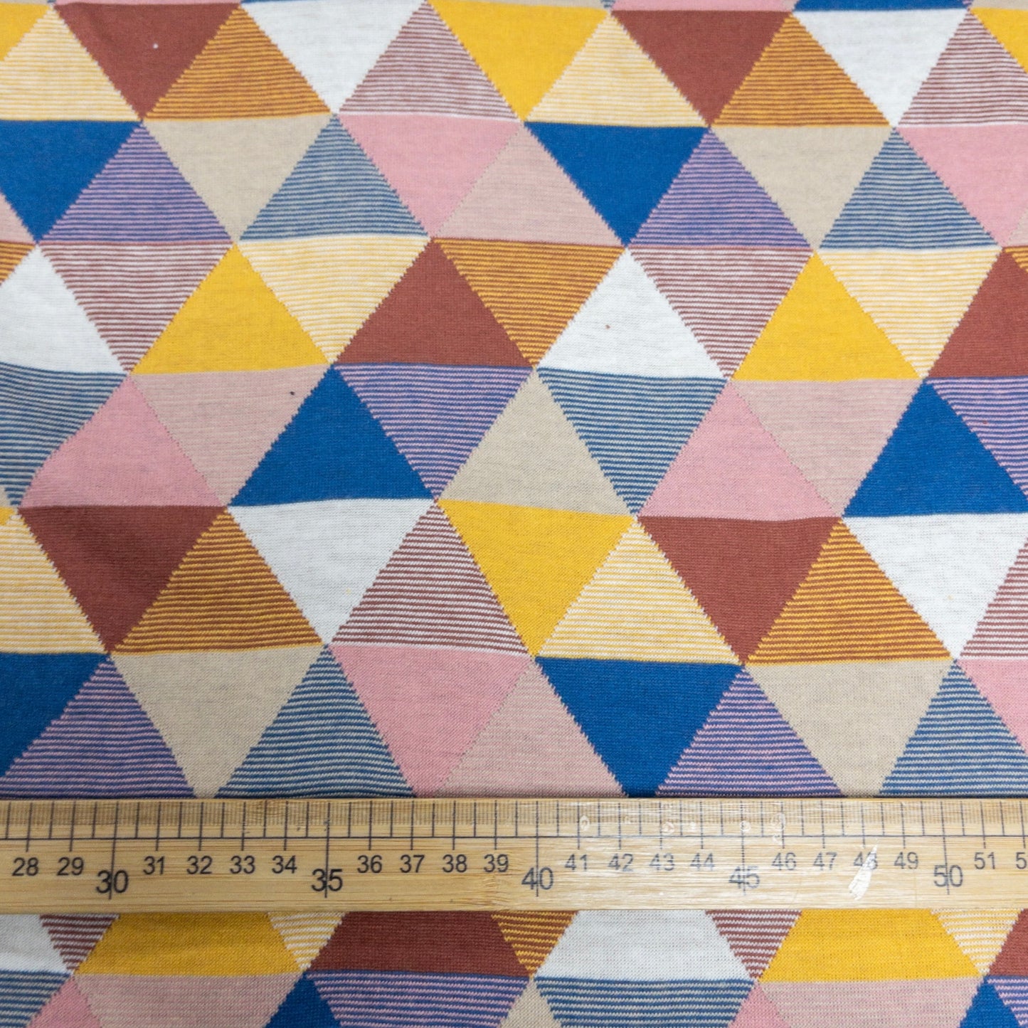 maffon | triangle patterns beige pink blue yellow 三角拼色 米粉藍黃 | cotton jacquard knit 雙面純棉提花針織 - 170cm